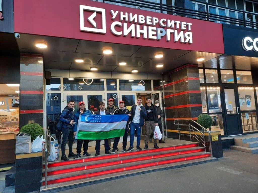 Smartphone Addiction Driving Up Youth Gambling Rates in Russia